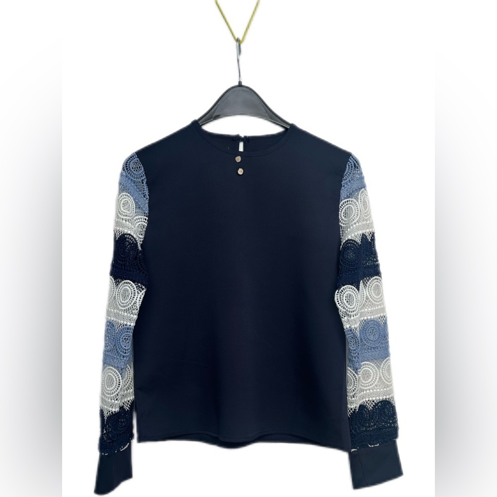 N by Nancy Blue Blouse with embroidered sleeves size‎ large